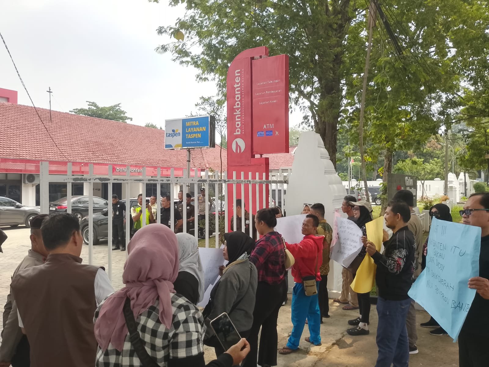 Bank Banten Diguncang Aksi, Nasabah Ancam Tarik Dana