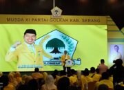 Potret Ketua DPD Golkar Kabupaten Serang, Fahmi Hakim, saat menyampaikan sambutan pada Musda XI Partai Golkar di Hotel Swiss-Belinn Modern Cikande. Dalam acara itu, Fahmi kembali terpilih sebagai Ketua dan menegaskan pentingnya konsolidasi partai menuju target 2030.