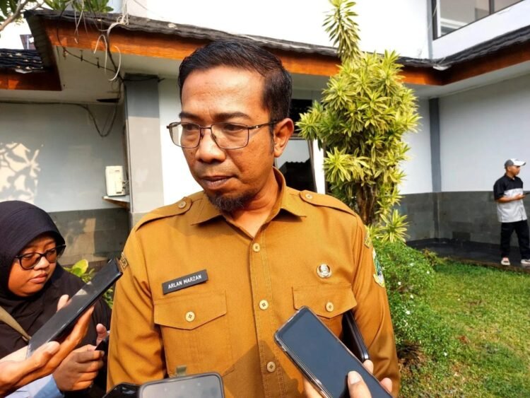 Proyek jalan Ciparay–Cikumpay diduga sarat penyimpangan, Kepala Dinas PUPR Banten dilaporkan ke Kejagung.