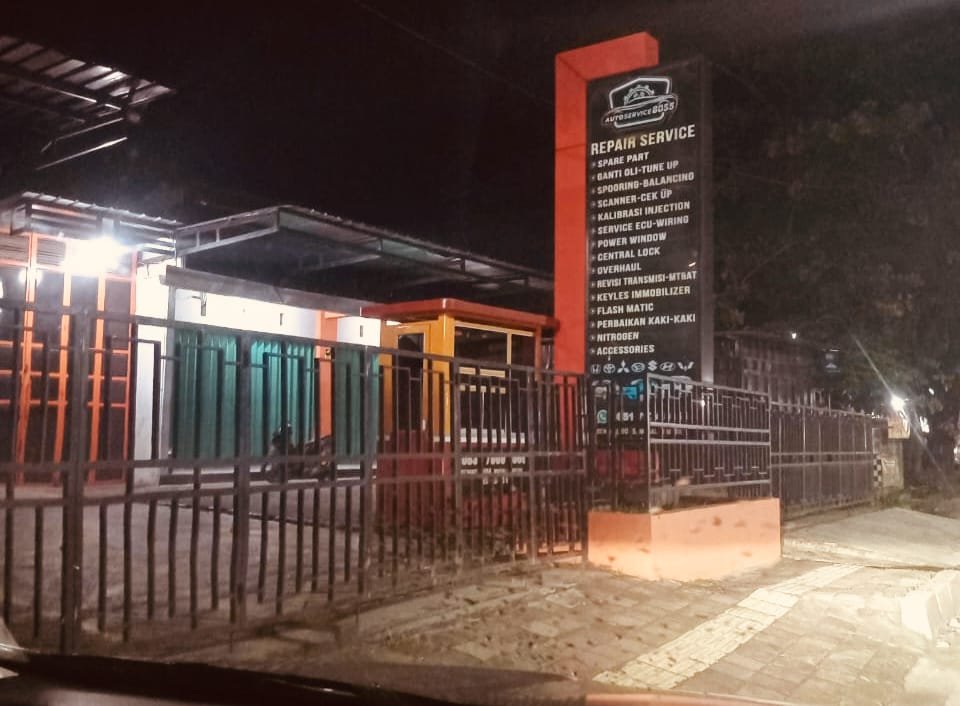 Bengkel AUTO SERVICE 8055 di Rangkasbitung, Kabupaten Lebak, yang dilaporkan BARALAK NUSANTARA ke Polda Banten atas dugaan penyesatan konsumen dan klaim sparepart ori.