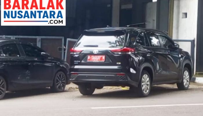 Mobil Dinas Pemkab Lebak Diduga Disalahgunakan, Terparkir di Kafe Saat Hari Libur
