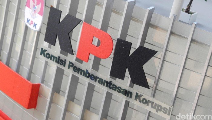 Gedung Komisi Pemberantasan Korupsi (KPK) dengan logo resmi di Jakarta