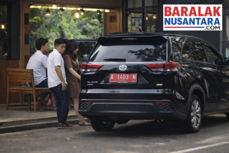 Ilustrasi mobil dinas Pemkab Lebak Toyota Kijang Innova Zenix bernopol A 1403 N terparkir di depan kafe saat hari libur, diduga digunakan di luar kepentingan kedinasan.