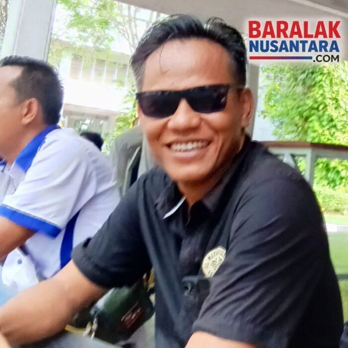 Sekjen Barisan Rakyat Lawan Korupsi Nusantara Hasan Basri SPd I saat memberikan tanggapan kritis terkait dugaan penyalahgunaan kendaraan dinas di Kabupaten Lebak