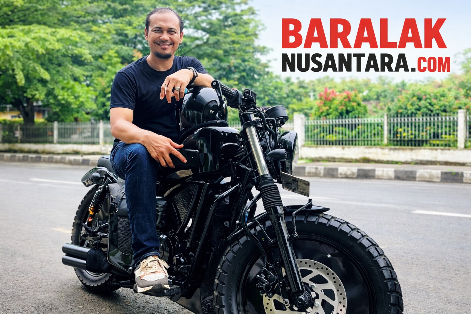 Yudistira, Ketua Umum Baralak Nusantara, menyampaikan hasil observasi tim investigasi terkait dugaan pungutan dana sertifikasi guru di sejumlah SMP di Kabupaten Lebak, Banten.