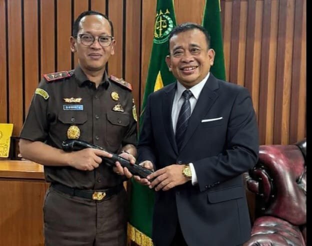Rahmad Sukendar saat kunjungan dan koordinasi dengan aparat penegak hukum terkait dugaan korupsi di Jawa Tengah