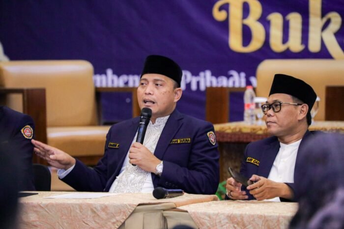Ketua Karang Taruna Kabupaten Serang menyampaikan sambutan dalam kegiatan pembinaan mental dan spiritual di Kota Serang