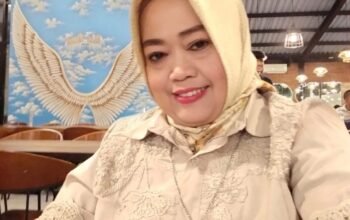 Dari Guru Bantu Hingga Kepala Sekolah: Perjalanan Inspiratif Umsaroh, Penggerak Pendidikan dan UMKM Batik di Cibadak