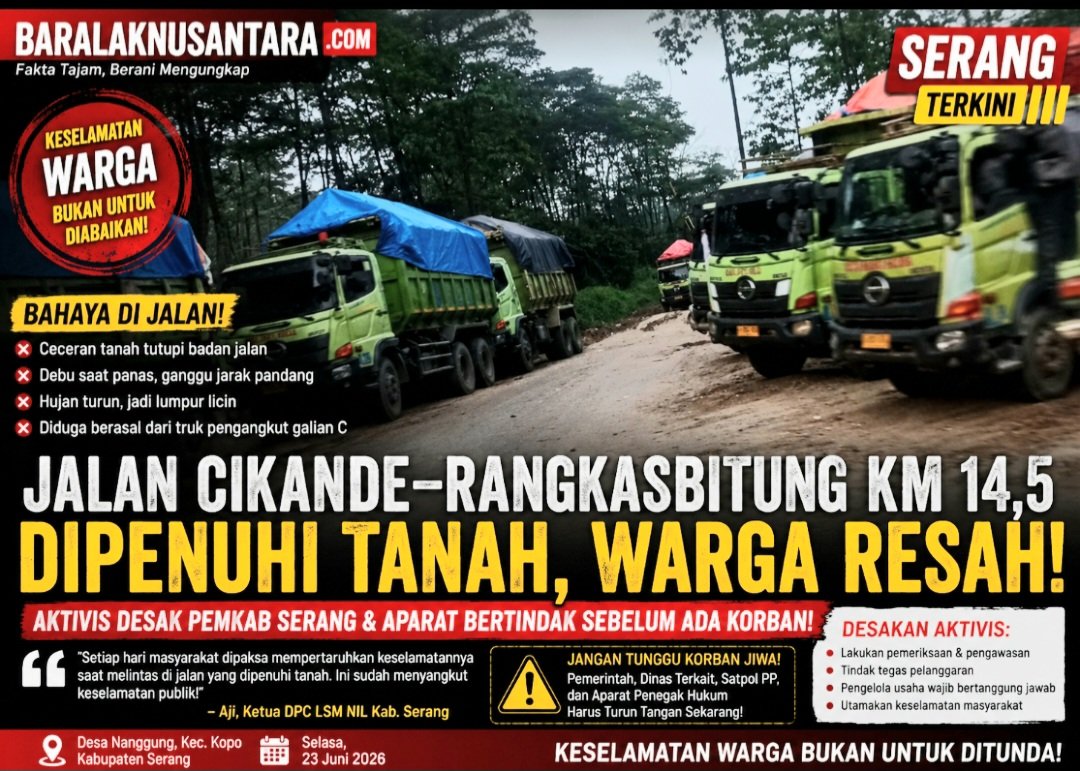 Deretan truk pengangkut material galian C melintas di Jalan Raya Cikande–Rangkasbitung KM 14,5, Desa Nanggung, Kecamatan Kopo, Kabupaten Serang, yang menjadi sorotan akibat ceceran tanah yang membahayakan pengguna jalan