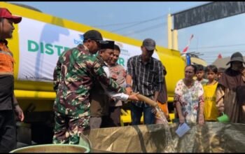 Tanggap Kekeringan Lebak, BAZNAS Banten dan Bank Banten Salurkan 32.000 Liter Air Bersih ke Cipanas
