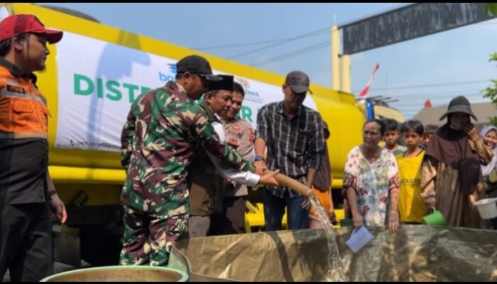 Tanggap Kekeringan Lebak, BAZNAS Banten dan Bank Banten Salurkan 32.000 Liter Air Bersih ke Cipanas